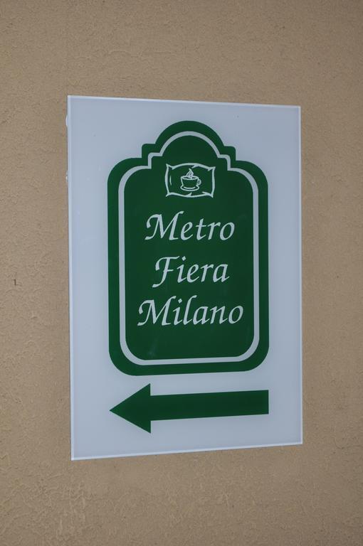Affittacamere Metro Fiera Pero Bagian luar foto